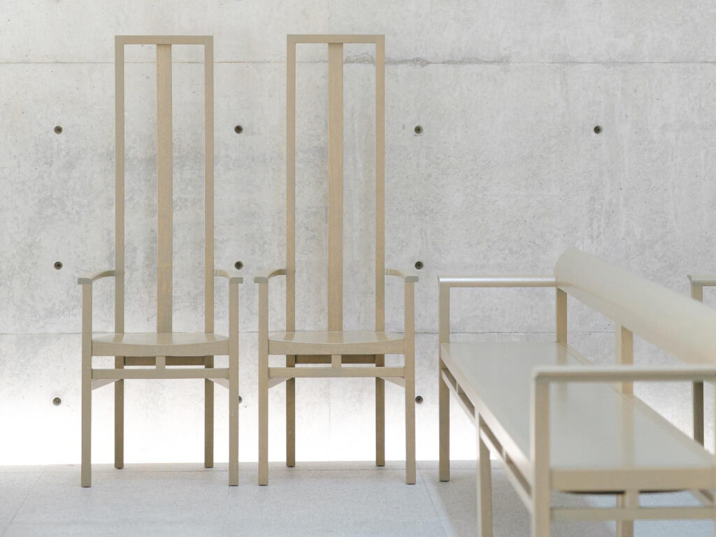 安藤忠雄氏が設計した海の教会の椅子（グランドニッコー淡路）