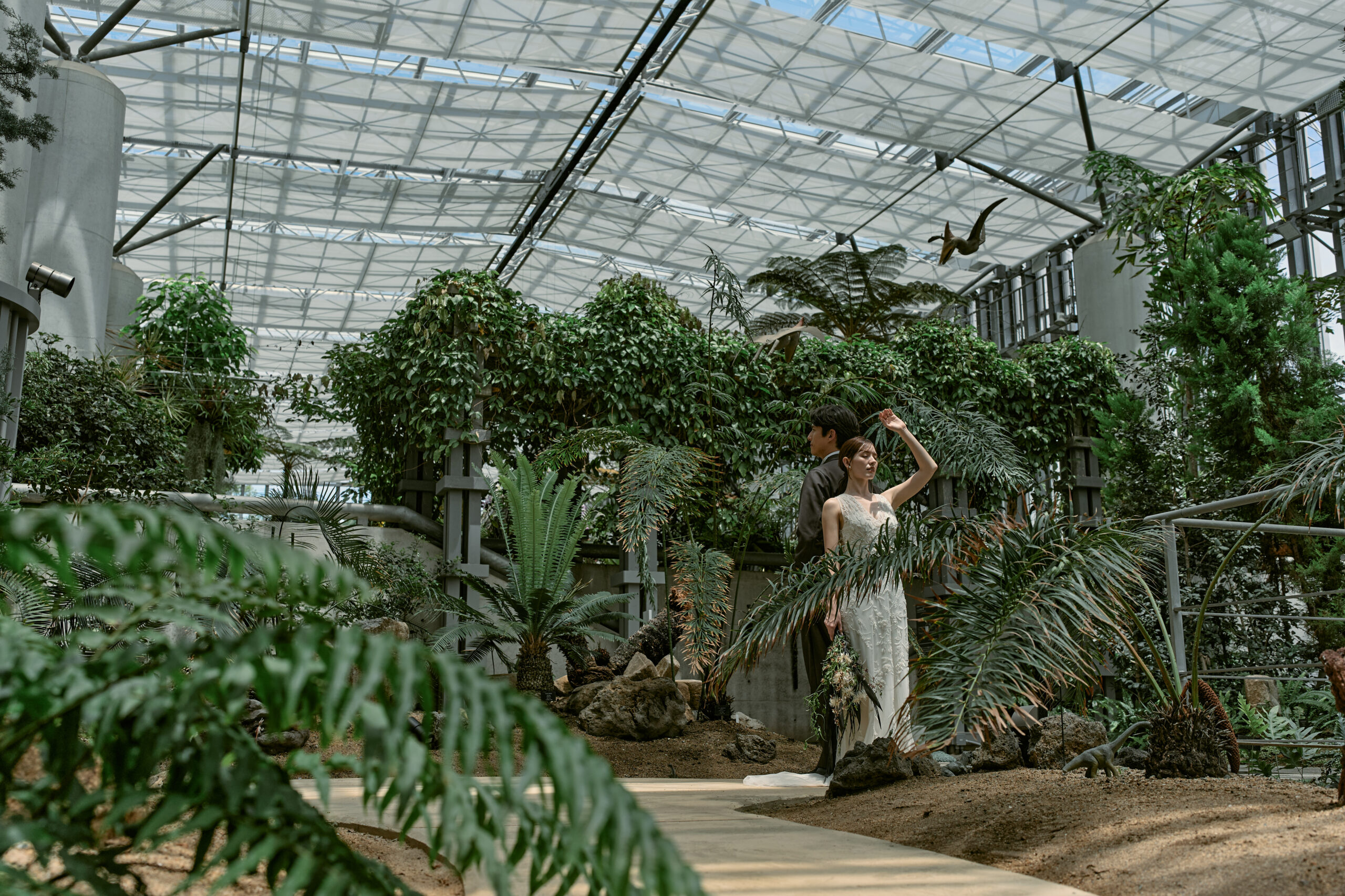 あわじグリーン館 安藤忠雄氏設計の温室外観と淡路夢舞台の緑豊かな環境