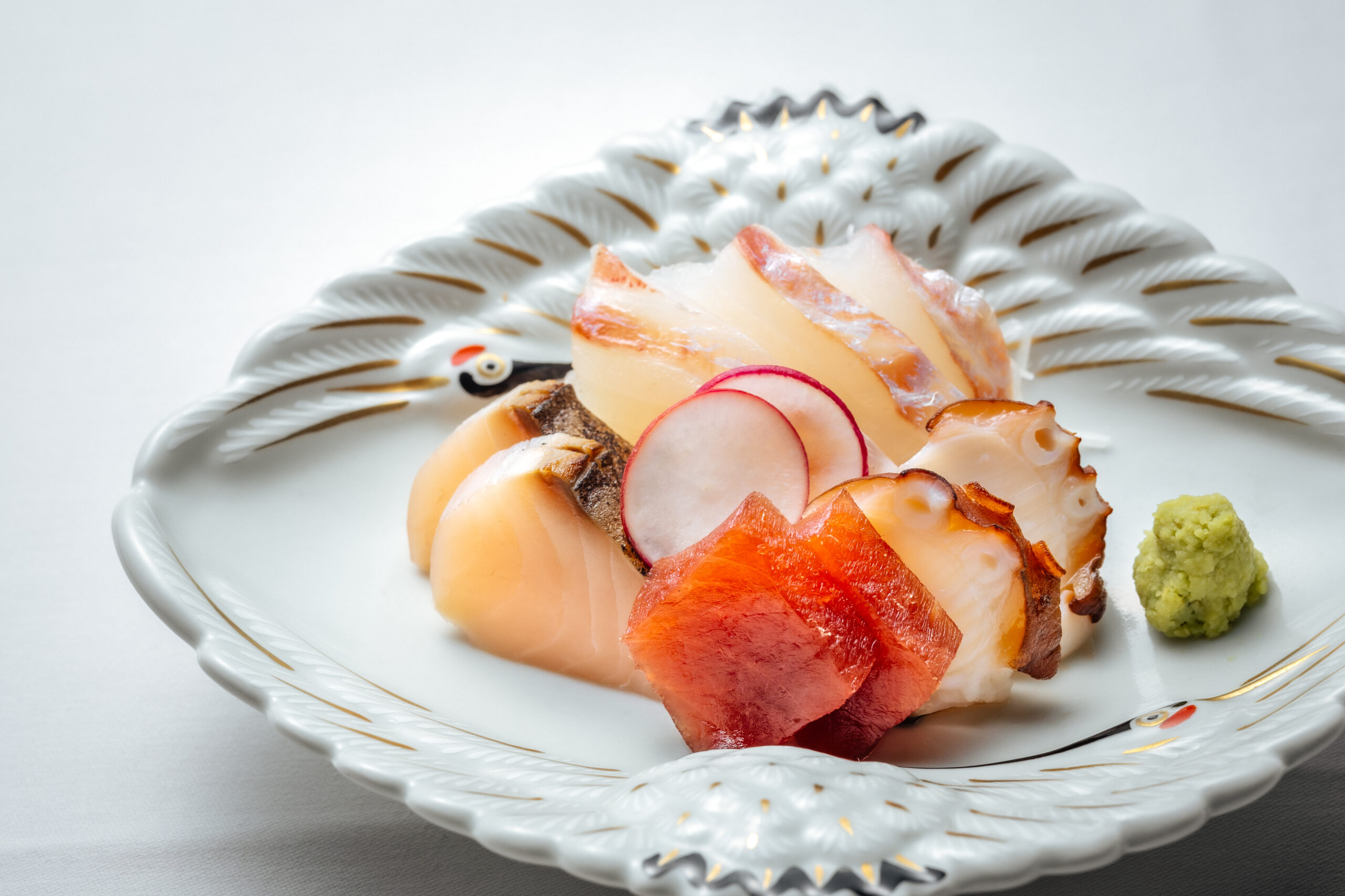 グランドニッコー淡路 美しい盛り付けが際立つ婚礼料理のクローズアップ｜淡路島ブライダル・結婚式場
