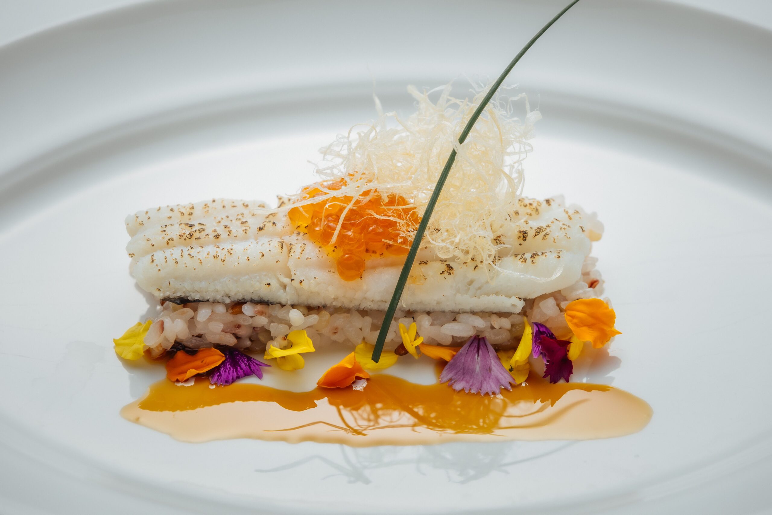 グランドニッコー淡路 婚礼料理 淡路島の新鮮な鯛を使ったシェフこだわりの一皿